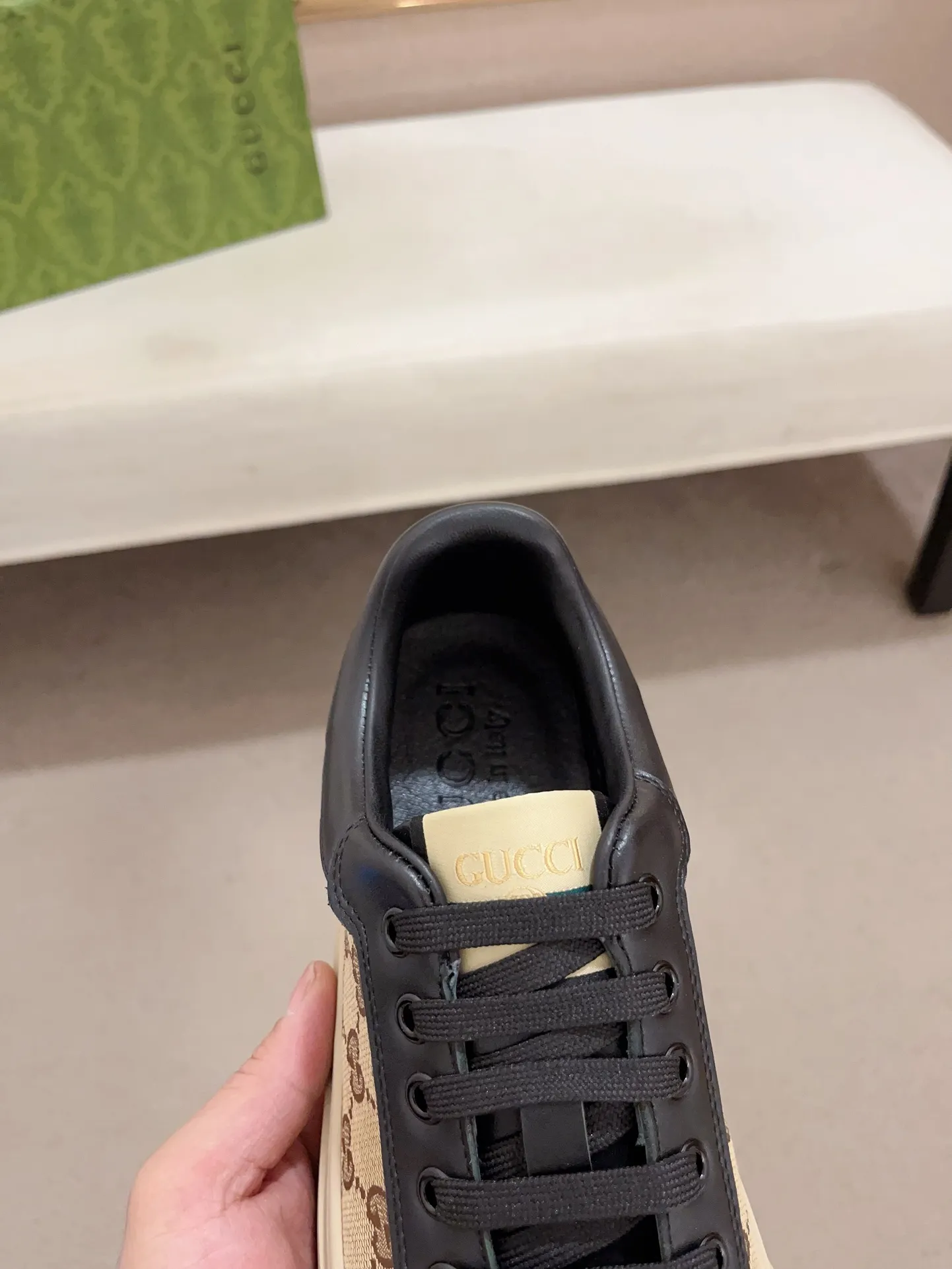 Men's clothing and shoes💰:400💰 (GUCCI) The latest model from the official website 🎁🎁Casual and fashionable men's shoes👟, hot style 💥The version is simple and elegant, exclusive for trendy men. Unique official website latest brand elements 👑Gucci original decoration, fashionable and generous, the fabric is original cowhide ✅sheepskin lining, the official website specifies wear-resistant casual outsole, the classic model is taken in kind at the counter🎬38-44 (45 is not returned or exchanged)